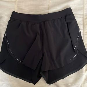 Lululemon Black Find Your Pace Size 4